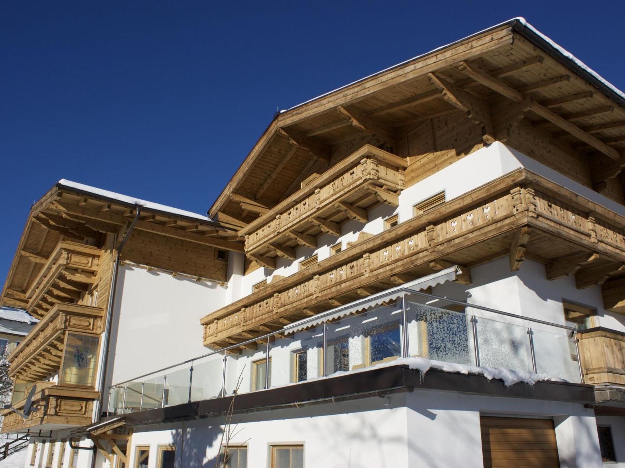 Large luxury chalet near ski area ZillerArena K nigsleiten Konigsleiten Eksteriør bilde